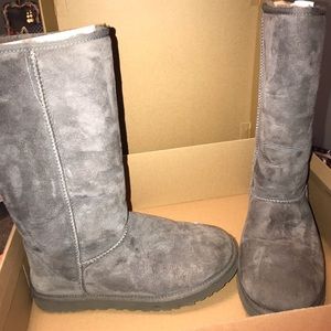 Gently used tall grey UGG Boot